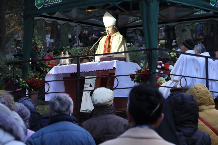 Dzień Wszystkich Świętych na Cmentarzu Srebrzysko w Gdańsku.