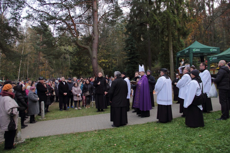 Dzień Wszystkich Świętych na gdańskim cmentarzu Srebrzysko