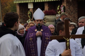 Recepta na świętość - uroczystość Wszystkich Świętych na gdańskim cmentarzu centralnym