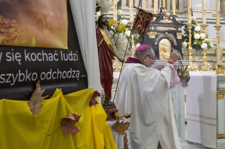 Procesja po Starych Powązkach