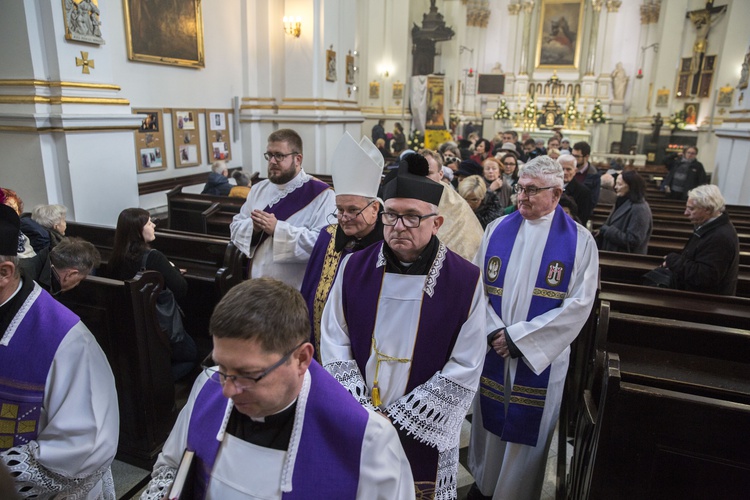 Procesja po Starych Powązkach