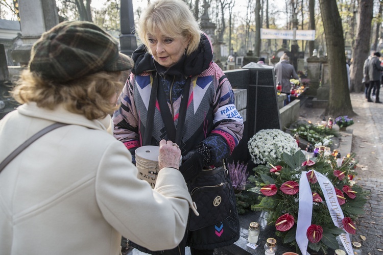 Procesja po Starych Powązkach