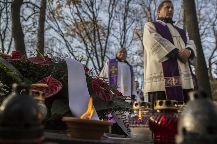 Procesja po Starych Powązkach