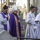 Procesja po Starych Powązkach