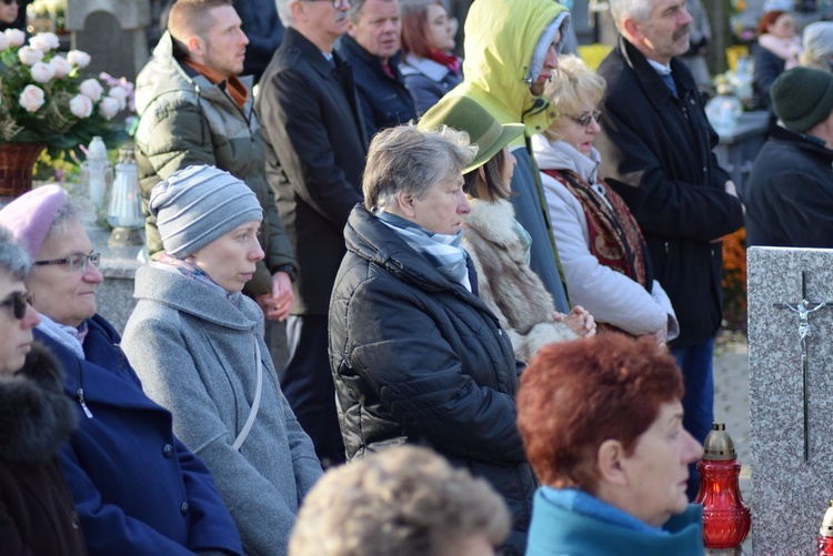 Modlitwa na cmentarzu katedrlanym w Sandomierzu