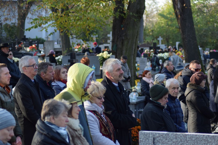 Modlitwa na cmentarzu katedrlanym w Sandomierzu