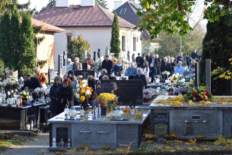 Modlitwa na cmentarzu katedrlanym w Sandomierzu