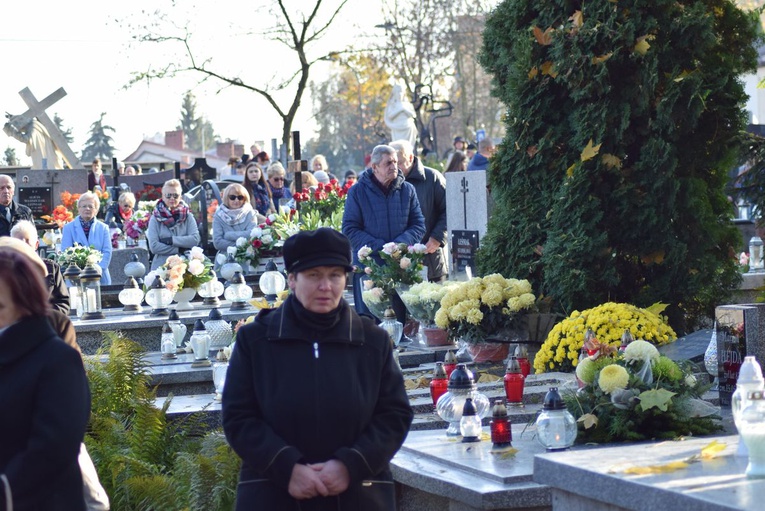 Modlitwa na cmentarzu katedrlanym w Sandomierzu