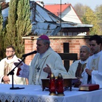 Modlitwa na cmentarzu katedrlanym w Sandomierzu