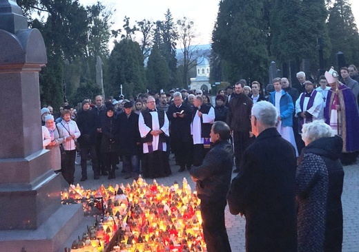 Bp Pindel we Wszystkich Świętych na cieszyńskim cmentarzu - 2019