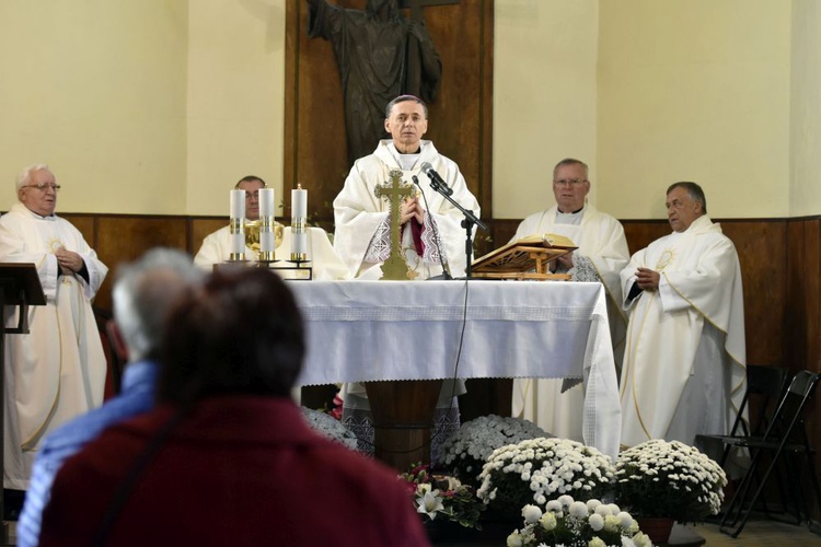 Msza św. i procesja na świdnickim cmentarzu