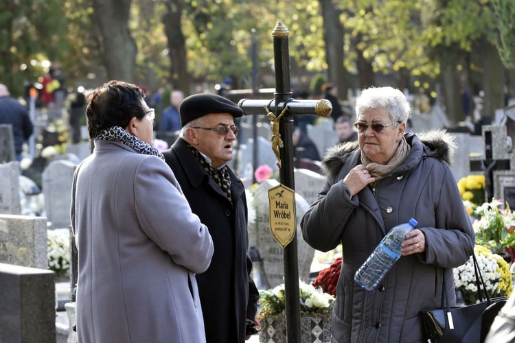 Msza św. i procesja na świdnickim cmentarzu