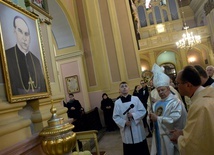 Każdego roku, z racji rocznicy śmierci, sprawowana jest w Jedlińsku Msza św. w intencji wyniesienia na ołtarze sł. Bożego bp. Piotra Gołębiowskiego.