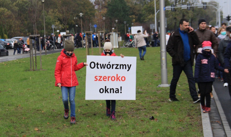 Protest ekologiczny "Benzen nas zabija"