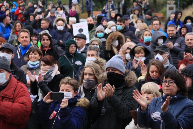 Protest ekologiczny "Benzen nas zabija"