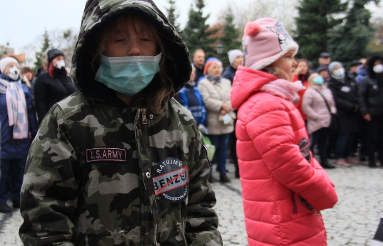 Protest ekologiczny "Benzen nas zabija"