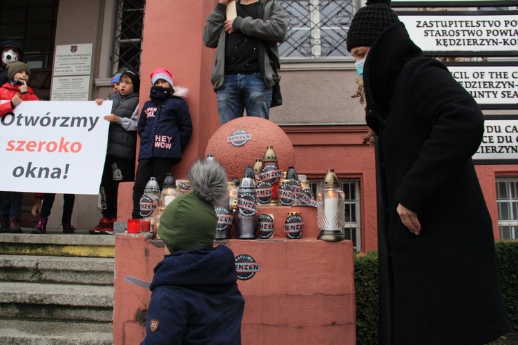 Protest ekologiczny "Benzen nas zabija"