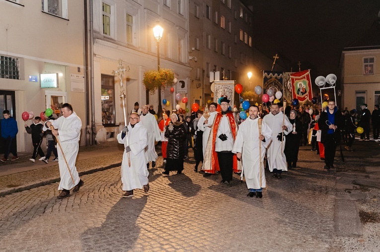 Marsz Wszystkich Świętych w Kątach Wrocławskich