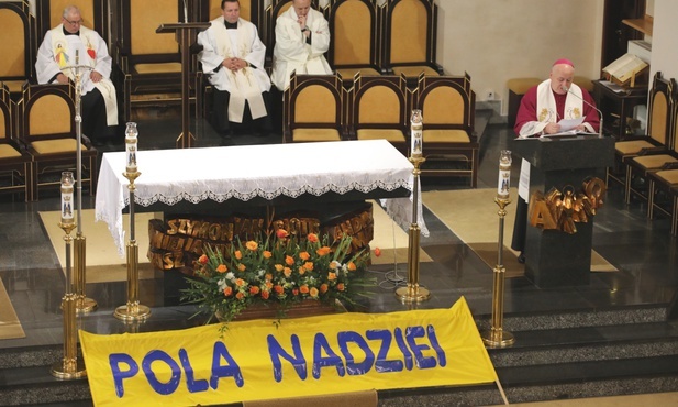Tegoroczną edycję rozpoczęła modlitwa pod przewodnictwem bp. Piotra Gegera