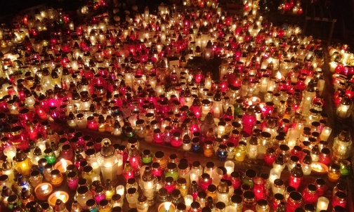 3.11.2019 | Dlaczego w listopadzie modlimy się za zmarłych? | Pielgrzymowanie jąkających | Jeszcze o synodzie
