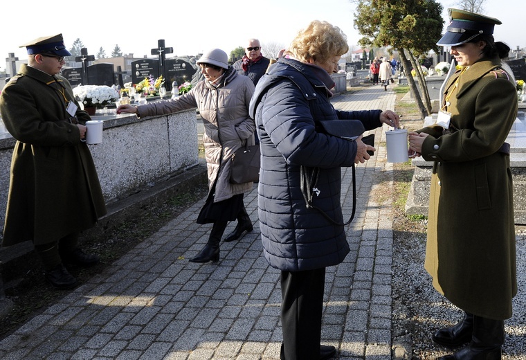 Kwesta na pułtuskich cmentarzach
