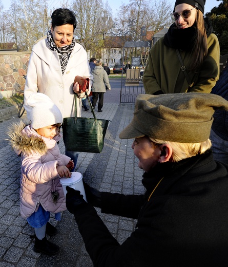 Kwesta na pułtuskich cmentarzach