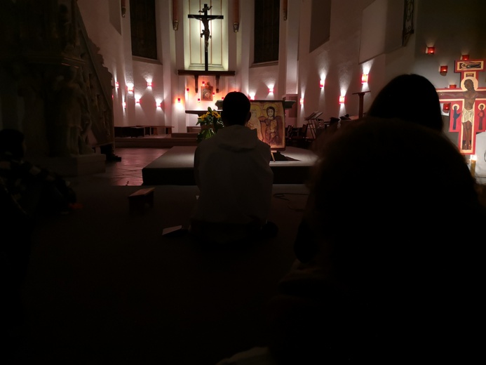 Poniedziałkowa modlitwa śpiewami z Taizé [transmisja]