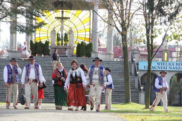 Ponad 324 tys. przewiezionych turystów i jeden papież