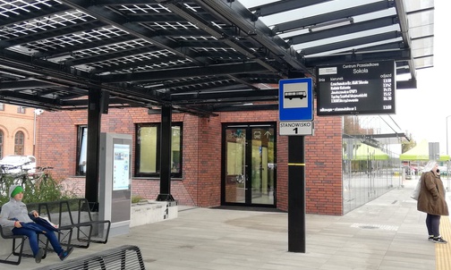 Pszczyna. Centrum przesiadkowe otwarte. Parking na blisko 200 aut, poczekalnia i przystanki autobusowe
