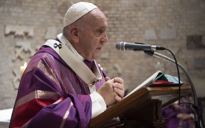Papież: Kościół nie jest międzynarodowym koncernem ani NGO