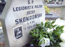 Kwatera Legionistów na cmentarzu rzymskokatolickim w Radomiu. Mogiła Józefa Skowrońskiego, żołnierza 11 Pułku Ułanów Legionowych.
