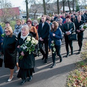 W ostatniej drodze śp. ks. Mirosławowi towarzyszyli także przedstawiciele wspólnot parafialnych, w których posługiwał.