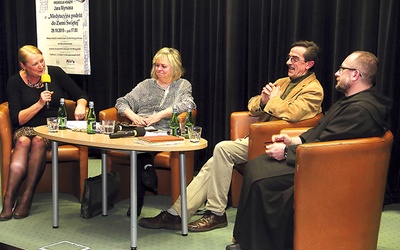 Od lewej: Małgorzata Kołowska, Ludmiła Janusewicz-Kuriata, Jan Wyrwas, o. Piotr Włodyga OSB.