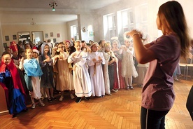 Tańce pijarskie to nieodłączny element zabaw w elbląskiej szkole św. Mikołaja.