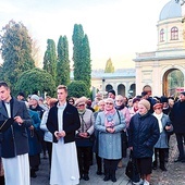 Na cieszyńskiej nekropolii.