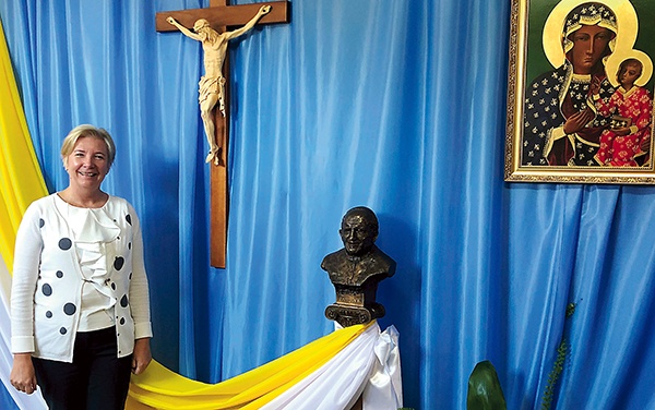 – Tutaj będziemy gromadzić się na szkolnej modlitwie – zapowiada Lidia Nowotarska.