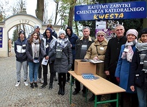 Zbiórka na cmentarzu katedralnym w Sandomierzu.