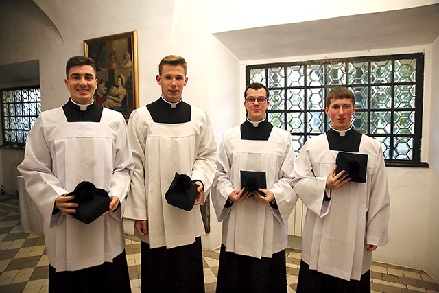 Czterech kleryków przyjęło sutanny.