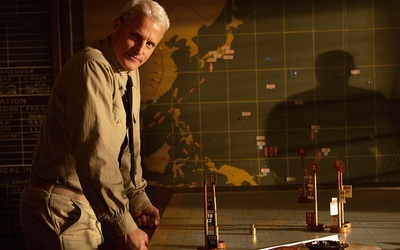 Woody Harrelson  jako admirał Nimitz, autor planu bitwy  o Midway.