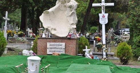 Nowy poradnik dla rodziców, których dziecko zmarło przed urodzeniem