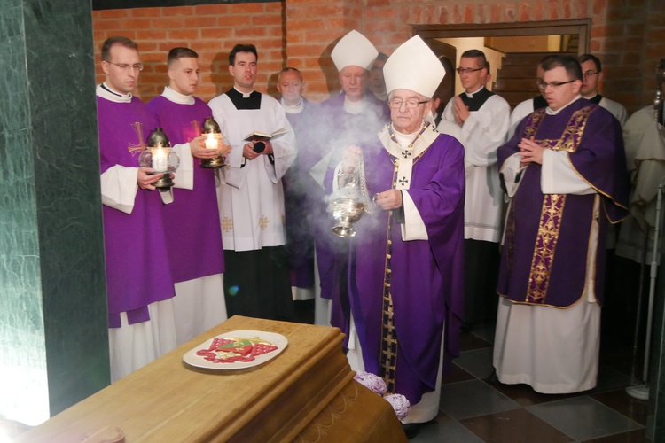 Msza św. za zmarłych biskupów oraz prezbiterów
