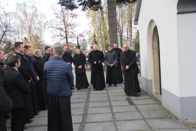 Modlitwa za zmarłych kapłanów