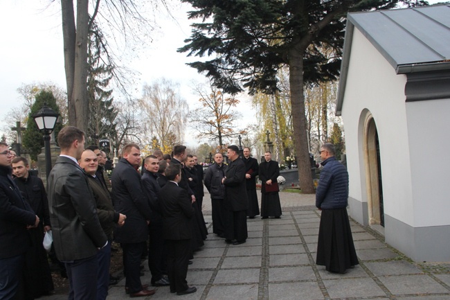 Modlitwa za zmarłych kapłanów