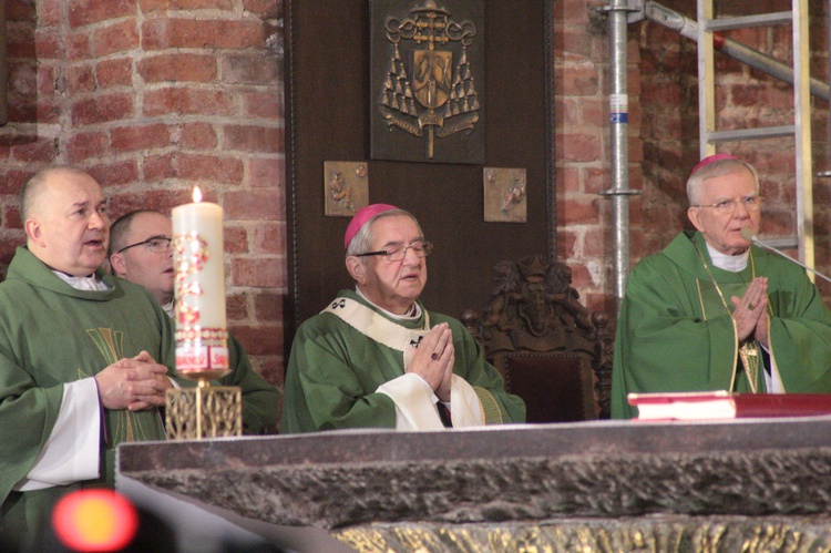 Abp Marek Jędraszewski w bazylice św. Brygidy