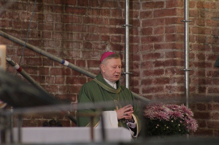 Abp Marek Jędraszewski w bazylice św. Brygidy