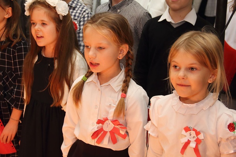 Akcja "Szkoła do hymnu" w SP w Mścicach