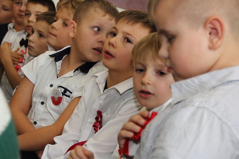 Akcja "Szkoła do hymnu" w SP w Mścicach