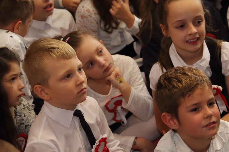 Akcja "Szkoła do hymnu" w SP w Mścicach