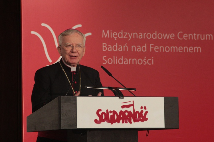 Solidarność - od godności człowieka do ponadnarodowej współpracy