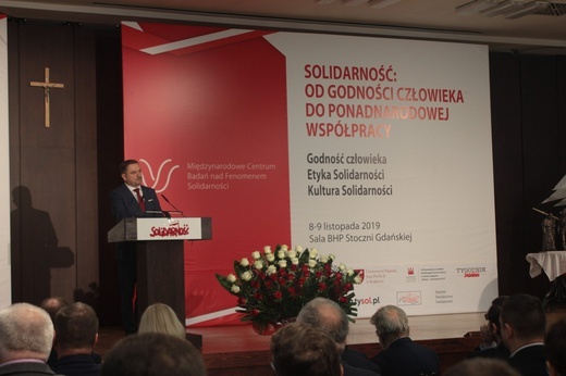 Solidarność - od godności człowieka do ponadnarodowej współpracy